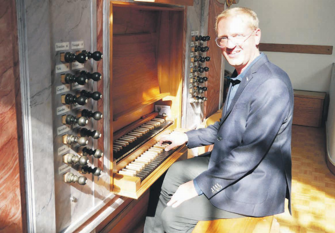 Foto: Michael Gottstein Markus Schweer an der Orgel von St. Johann in Laufenburg.
Foto: Michael Gottstein Foto: Michael Gottstein Markus Schweer an der Orgel von St. Johann in Laufenburg.
Foto: Michael Gottstein