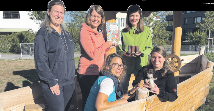 Fabienne Grenacher (stehend von links), Sabrina Stöckli, Jenny Nicolet, (vorne) Lea Ambühl und Kathrin Bürgi. Foto: Simone Rufli