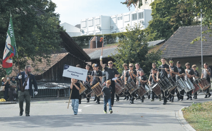 Hier kommt Ryburg! Die Jungtambouren am Zentralschweizerischen in Biberist. Foto: zVg