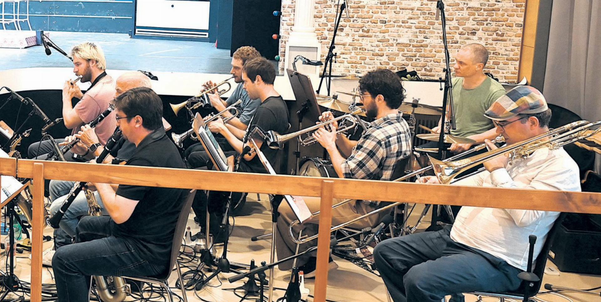Gitarrensound und eine starke Bläsergruppe - Das Bild wird blockiert. – Möglicherweise durch einen aktiven Adblocker.