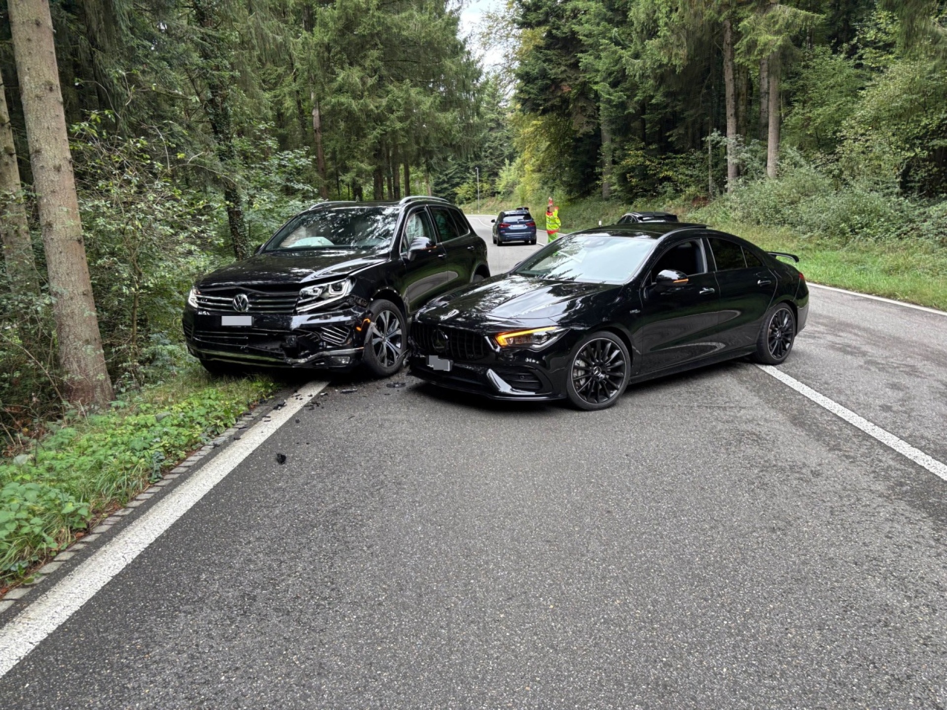 Aargau: Junger Lenker knalllt mit Mercedes in anderes Auto - Das Bild wird blockiert. – Möglicherweise durch einen aktiven Adblocker.