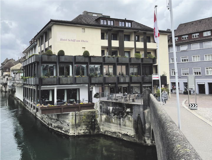 Verschiedene Kaufinteressenten haben sich gemeldet. Doch vorerst bleibt die Zukunft des Hotels Schiff ungewiss. Archivfoto: Valentin Zumsteg