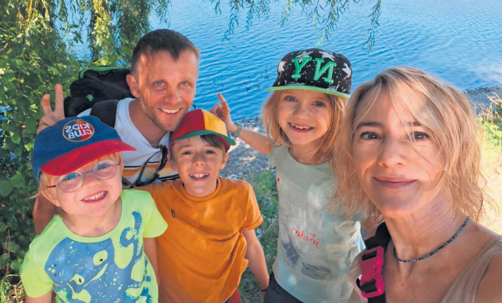 «Wir hatten viel Spass bei der Schatzsuche in Mumpf», Timo, Michi, Mika, Aline und Cécile. Foto: Cécile Gloor