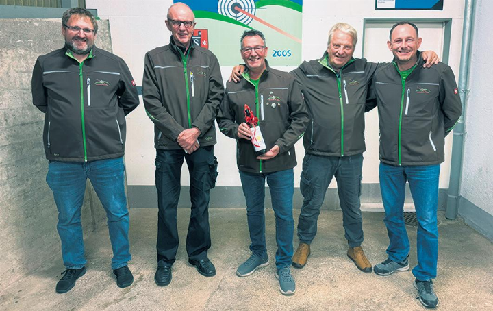Die besten Sulzer Schützen (v. l.): Sven Müller, Gallus Schmid, Toni Weiss, Duno Bergamin und Patric Ehresheim. Foto: zVg Die besten Sulzer Schützen (v. l.): Sven Müller, Gallus Schmid, Toni Weiss, Duno Bergamin und Patric Ehresheim. Foto: zVg