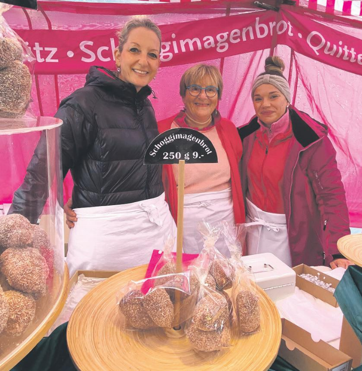 Der Magenbrot-Stand mit Noelle Pirali-Fink (von links), Lucie Häring-Hohler und Miriam Aerni.