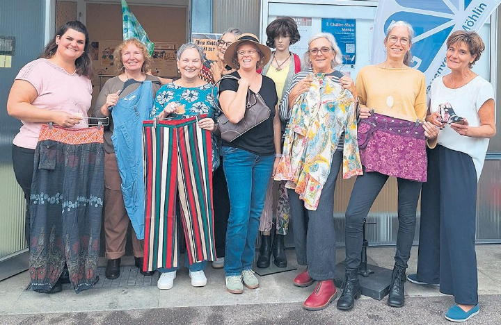 Das Team der Frauenkleider-Tauschparty. Foto: zVg