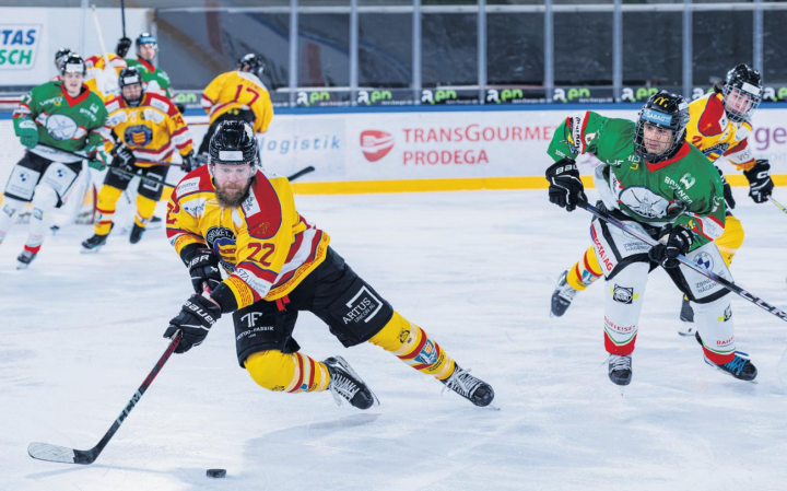 Der EHC Rheinfelden überzeugt doppelt: Nach dem Auswärtssieg gegen Altstadt Olten (im Bild) und dem hart erkämpften Heimerfolg gegen Koppigen reist die erste Mannschaft mit viel Selbstvertrauen zum Derby gegen den amtierenden Meister aus Sissach. Foto: Athletixx.ch
