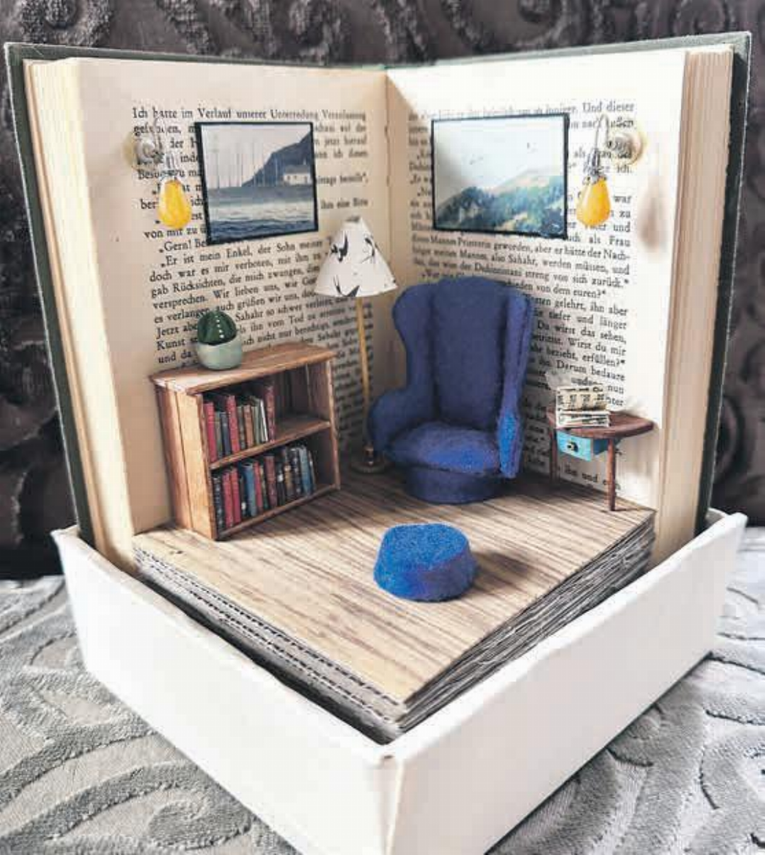 Kreativ unterwegs: Ein gebastelter «Room in a book». Foto: Andrea Worthmann Kreativ unterwegs: Ein gebastelter «Room in a book». Foto: Andrea Worthmann