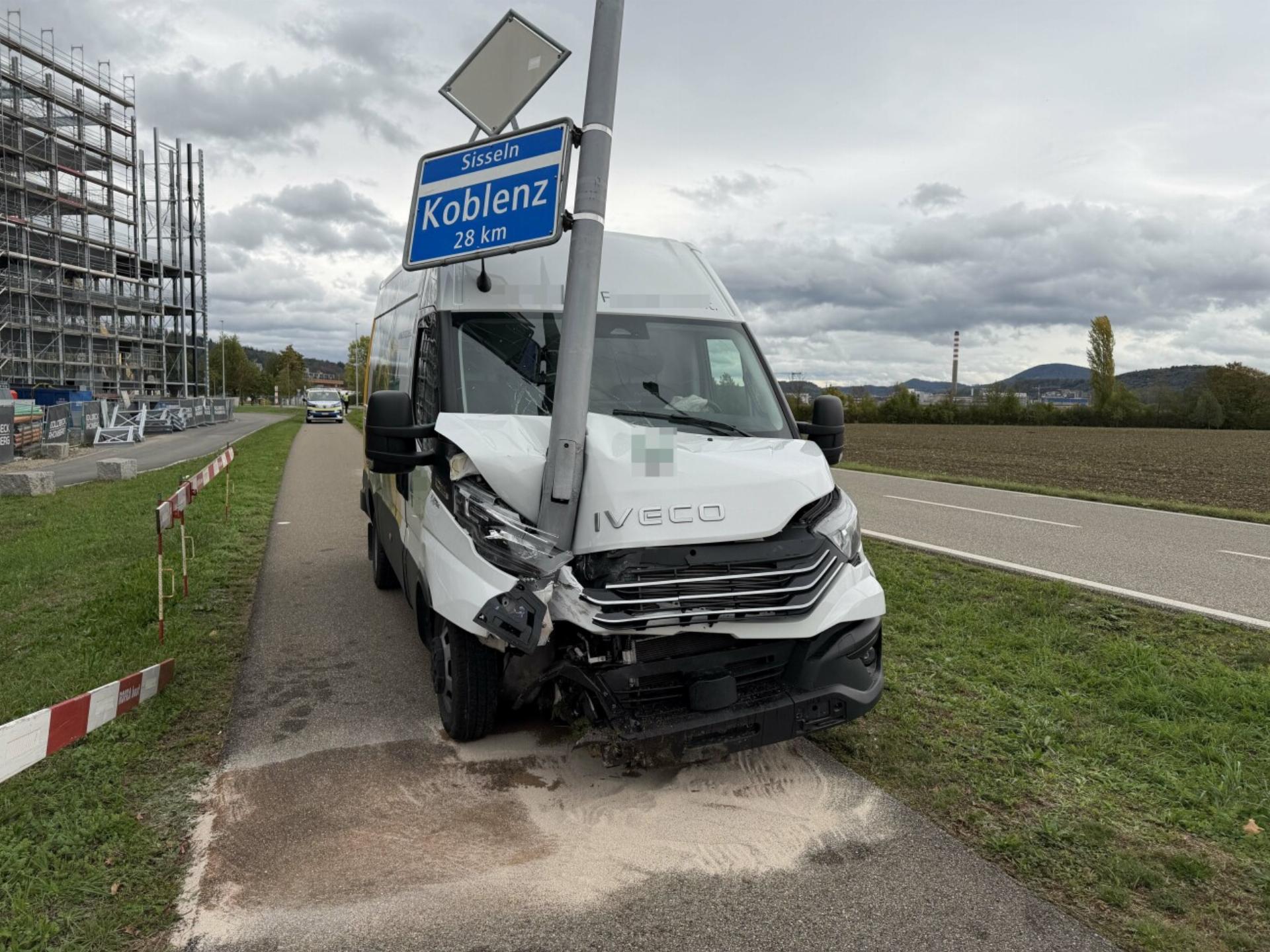 Stein: Ausgewichen und gegen Strassenlampe geprallt - Zeugenaufruf - Das Bild wird blockiert. – Möglicherweise durch einen aktiven Adblocker.