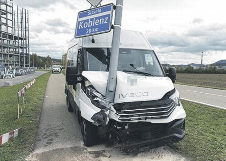 Der verunfallte Lieferwagen. Foto: zVg