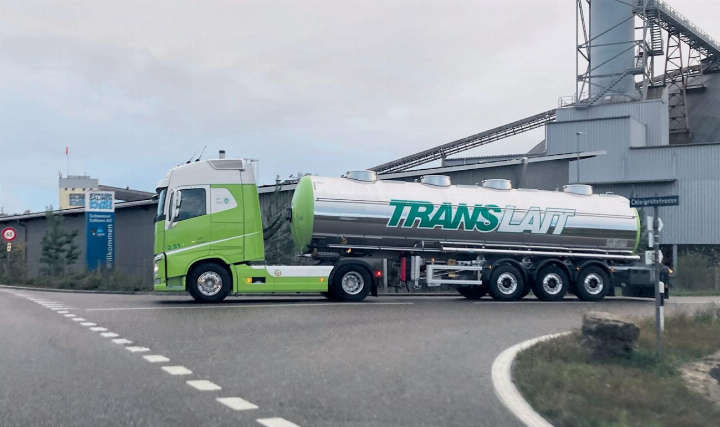 Mit solchen Tanklastern wird die Sole von Riburg nach Schweizerhalle transportiert. Foto: Ronny Wittenwiler