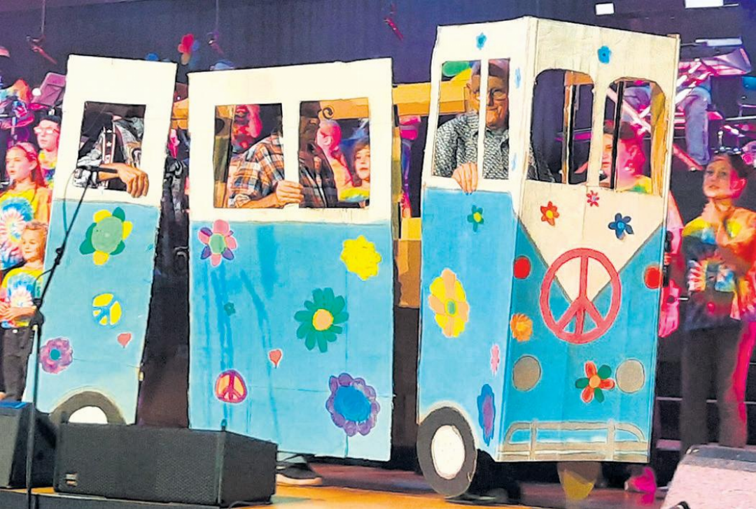 Beim «Hippie-Bus» hatte auch der ikonische VW-Bus einen Auftritt. Beim «Hippie-Bus» hatte auch der ikonische VW-Bus einen Auftritt.
