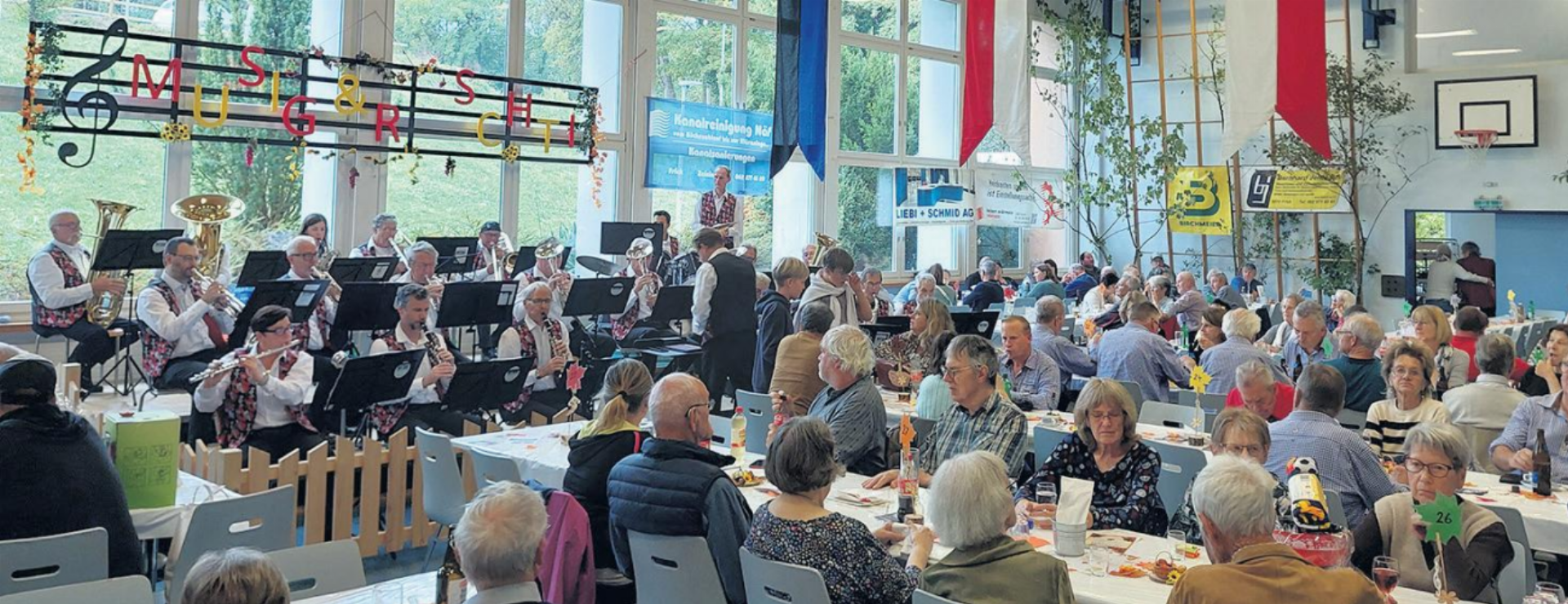Fröhliche Stimmung bei «Musig und Röschti» - Das Bild wird blockiert. – Möglicherweise durch einen aktiven Adblocker.