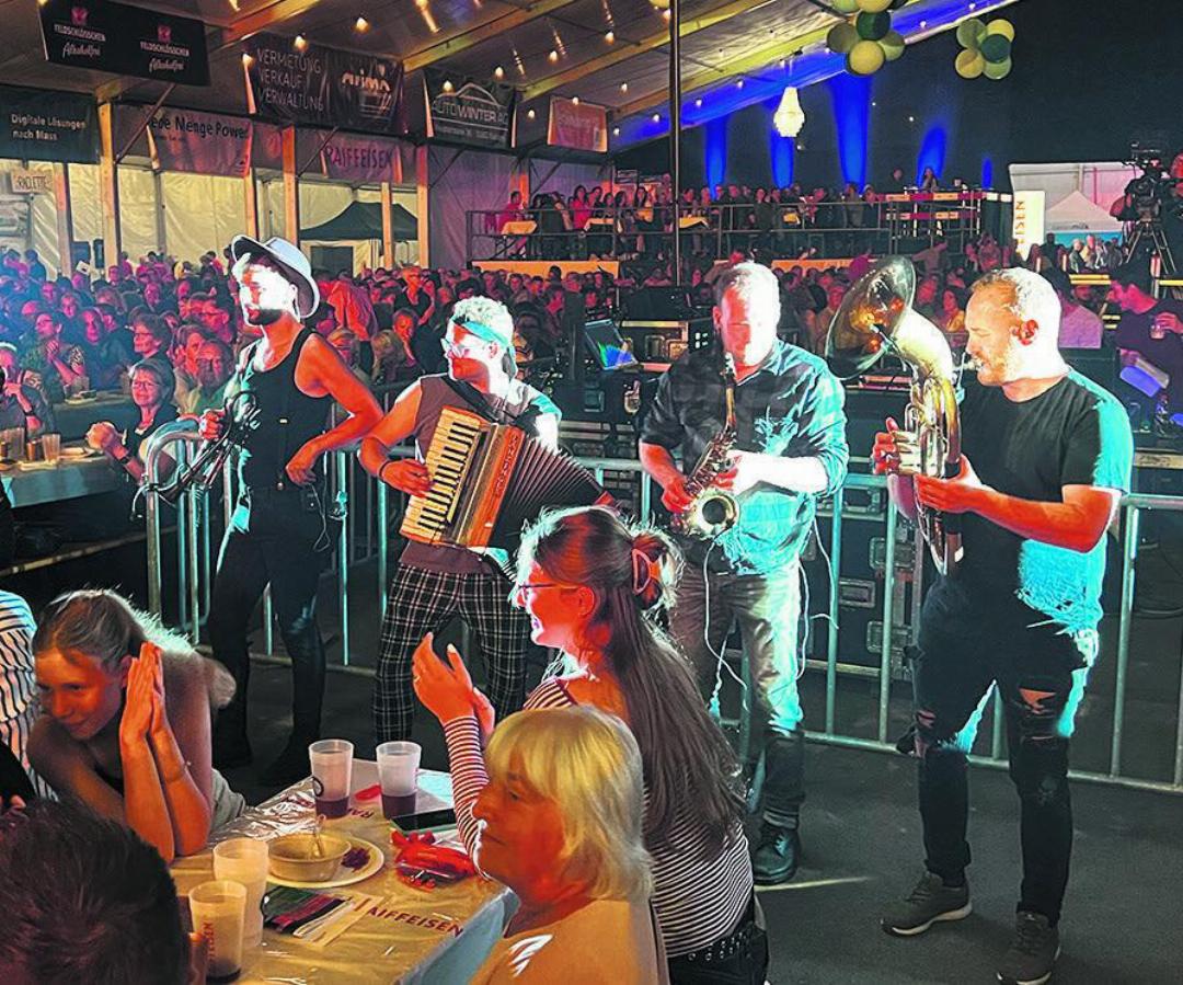 Den 100. Geburtstag kräftig gefeiert